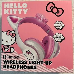 Hello Kitty Bluetooth Light-Up Headphones